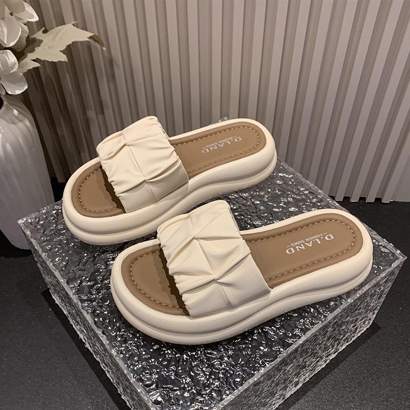 Slippers women's summer wear 2025 new fashion thick-bottomed muffin sandals Internet celebrity non-slip beach folds one-word drag