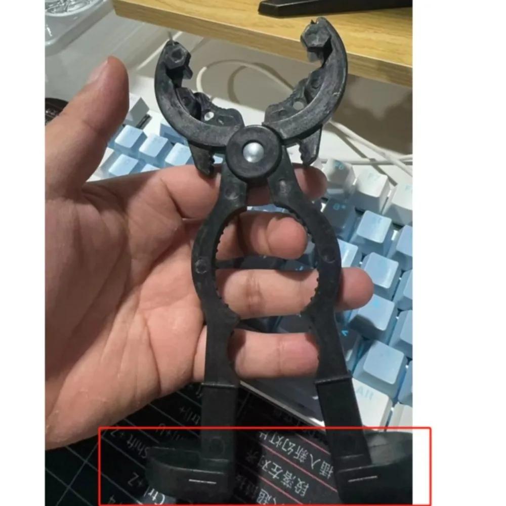 Универсальный ключ для затягивания/открывания бензобака, открывалка для банок, ключ для клапана снижения давления, ключ для газового клапана 1pc чёрный