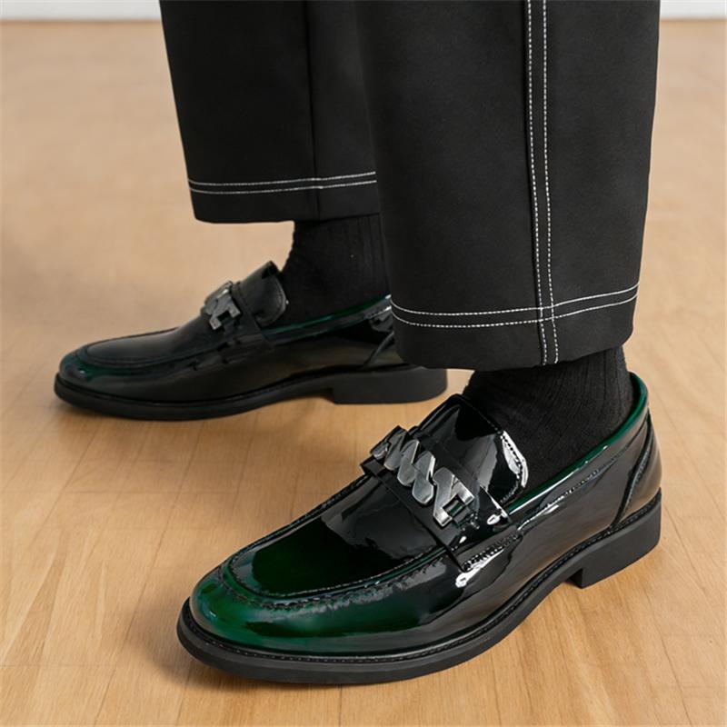 Nuovo Arrivo Decorazione a Catena Metallica Appuntita Scarpe Casual in Pelle Verniciata da Uomo Scarpe da Cerimonia Matrimonio Formale Homecoming