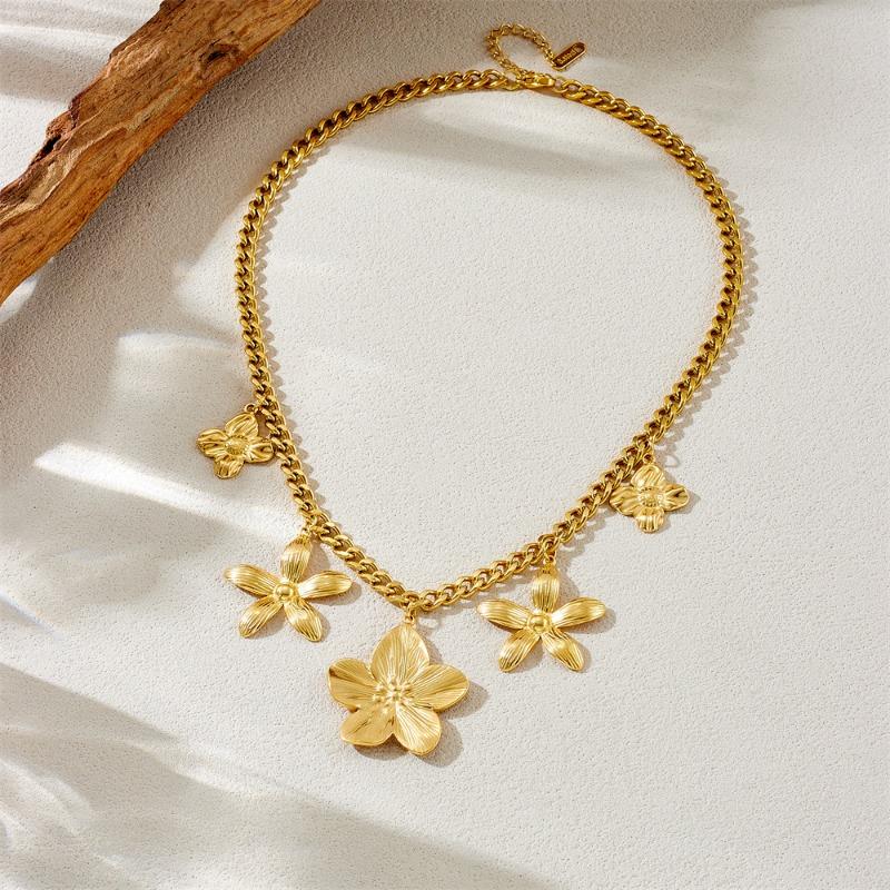 Flower Charm Cuban Chain Necklace For Women Gold Plated Stainless Steel Nature Inspired Jewelry
