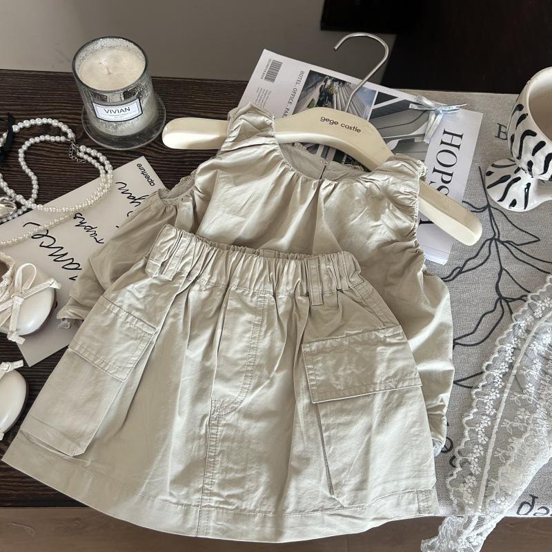 

Girls Fashionable Summer Two-Piece Set: Vest Top & Cargo Skirt 110 cm