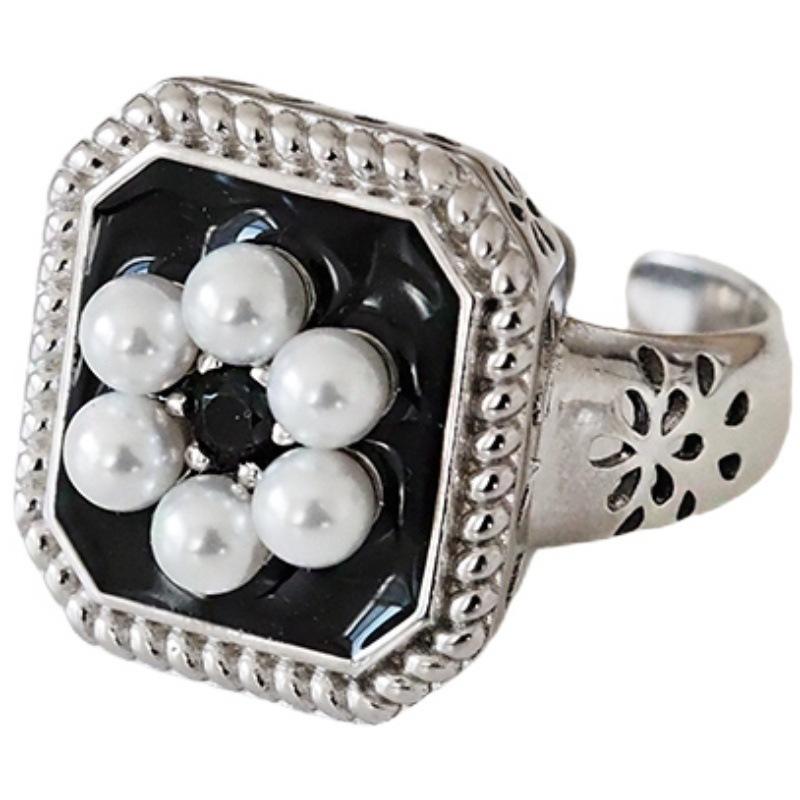 Style Stunning Hepburn Square Ring Featuring Drip Glaze Pearl Flower In Silver S925