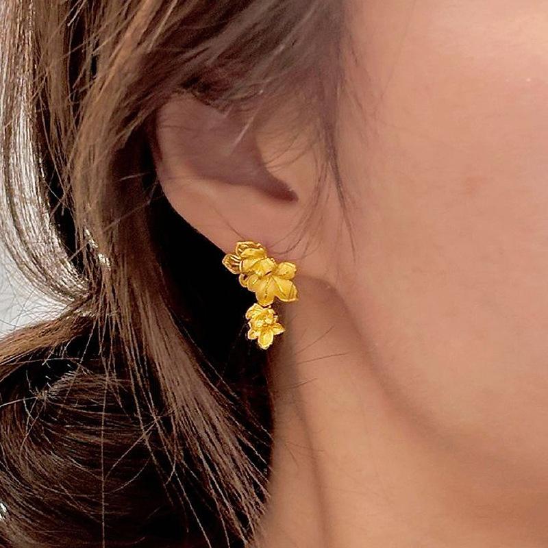 Retro Palace Style Brushed Luster Flower Earrings for Women Light Luxury Charm Fashion Earings Stud Wedding Gifts