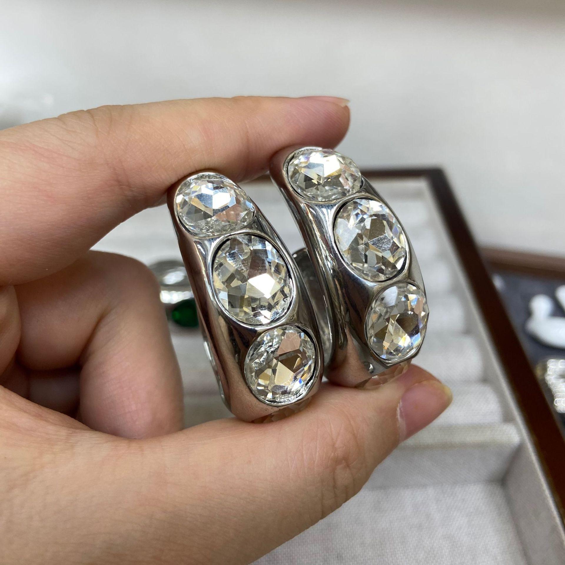Light Luxury Zircon Exaggerated Earrings, High-End Light Luxury Earrings, Stud Earrings, Geometric Oval Earrings, Thin