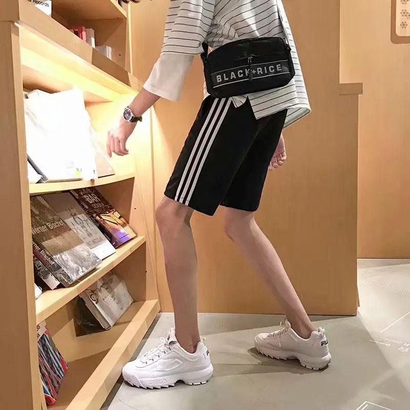 

Летние шорты для мальчиков-подростков, свободные универсальные брюки с пятью точками, студенческие повседневные тонкие мужские дышащие удобные спортивные шорты с тремя полосками M