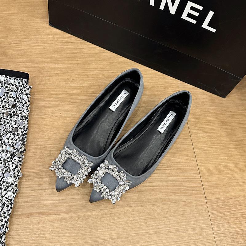 French Pointed Commuter Single Shoes Women's Spring and Autumn 2025 New Shallow Mouth Versatile Rhinestone Square Buckle Temperament Flat Botto