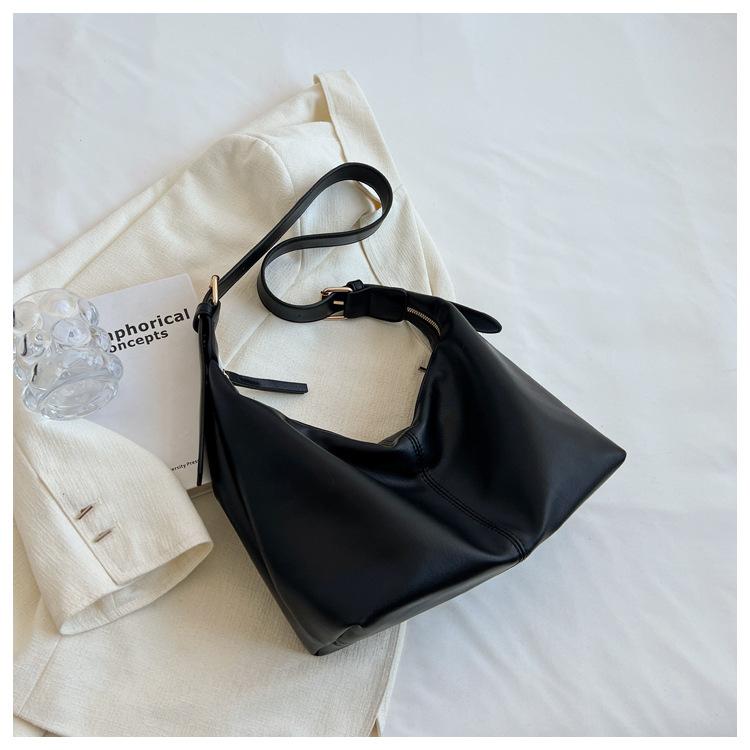 Soft leather one shoulder messenger bag women's 2025 new fashion retro dumpling bag large capacity tote bag