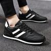 2024 Herren Klassische Laufschuhe Leichtgewicht Leder Outdoor Freizeit-Sneaker Herren Bequeme Sport Atmungsaktive Flache Joggingschuhe