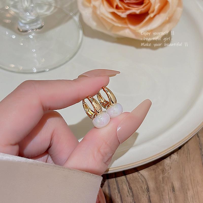 South Korean Elegant Zircon Hoop Earrings - Trendy, Versatile Plain Hoops with Love Design