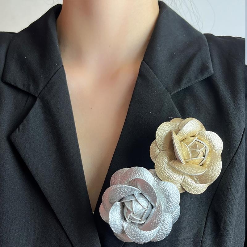 Portable Camellia Breastpin Flower Shape Lapel Pin Brooch for Women PU Leather Lapel Pin Fashionable Badge Jewelry