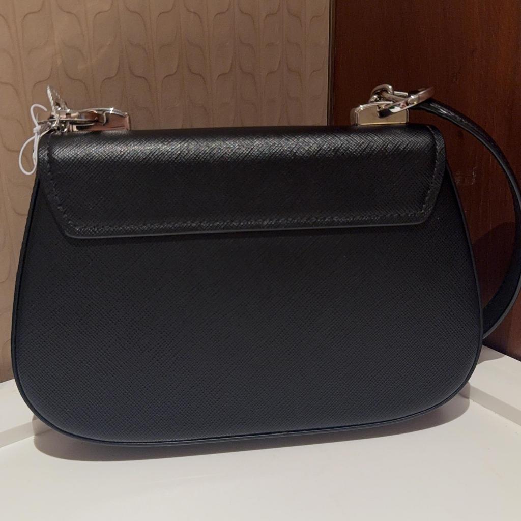 [Pre-Owned] Saffiano Leather Shoulder Bag With Gold Chain - Very Good #1WFKHIF
