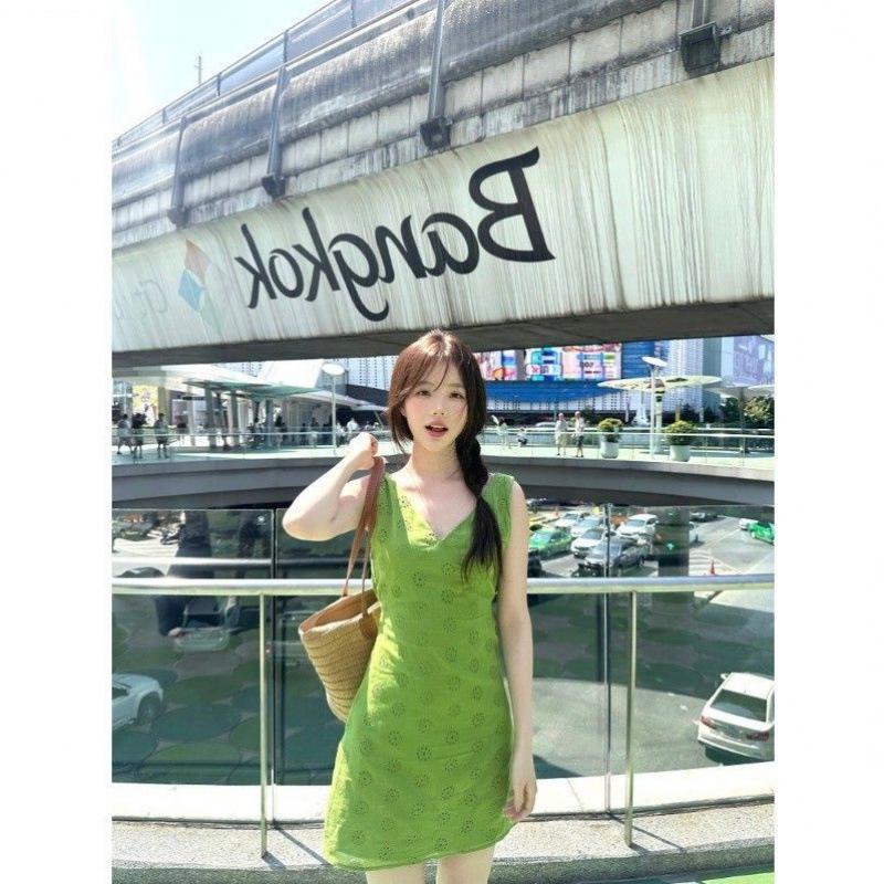 French Retro Green V-neck Vest Dress Women's New Summer Small Fresh Waist and Thin A-word Short Skirt