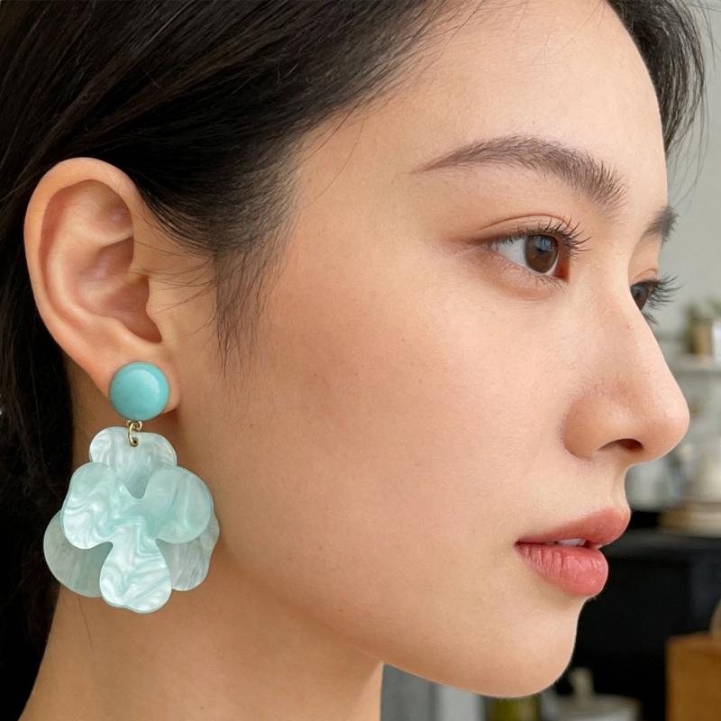 Elegant Flower Earrings Women Pendant Earrings Comfortable Wear Ear Jewelry Suitable for Daily and Formal Occasions Wear