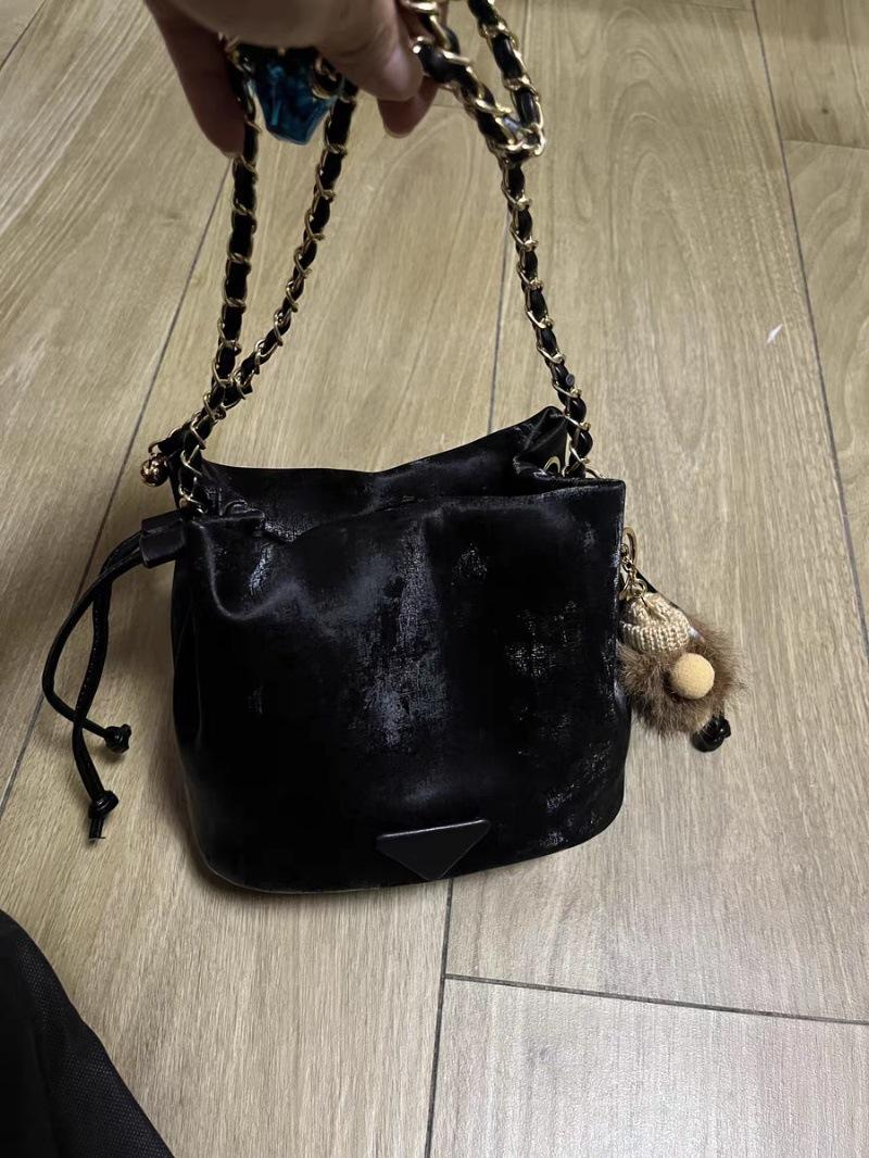 

2025 новая сумка-ведро кроссбоди для девочки с сердечком и пудрой цвета вишни, женская высококачественная сумка на плечо с цепочкой и кулиской, универсальная маленькая сумка