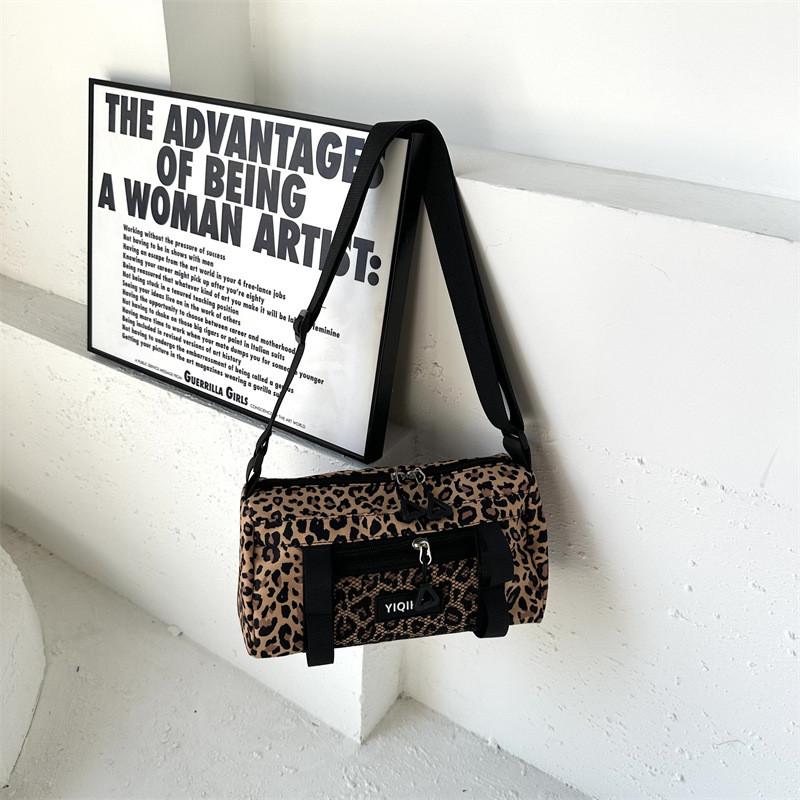 

Stylish Unisex Down Jacket Accessory Bag For Kids Featuring Trendy Bucket Design Leopard