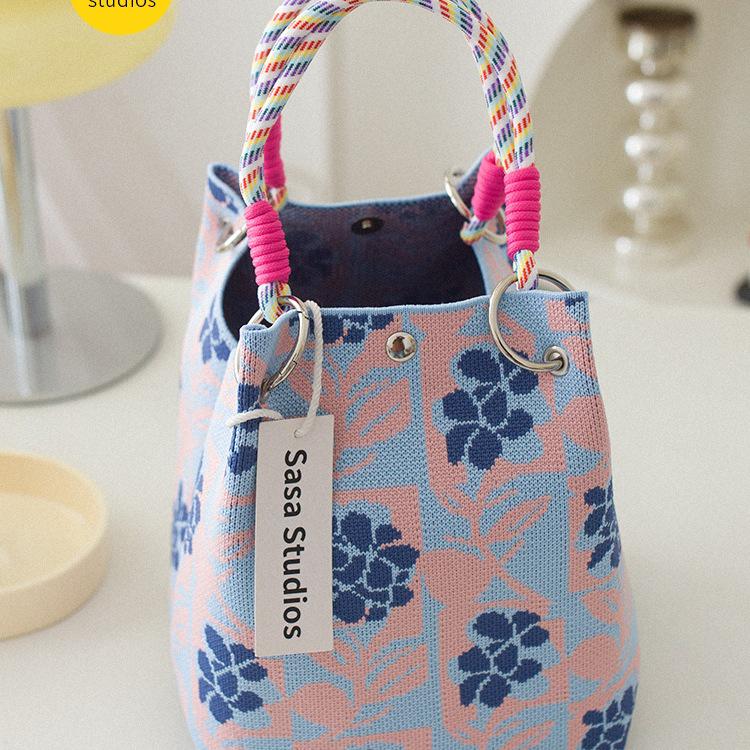 Stilvolle japanisch-koreanische Strickhandtasche: Große Tragetasche & Tragbare Pendel-Quadrat-Tasche