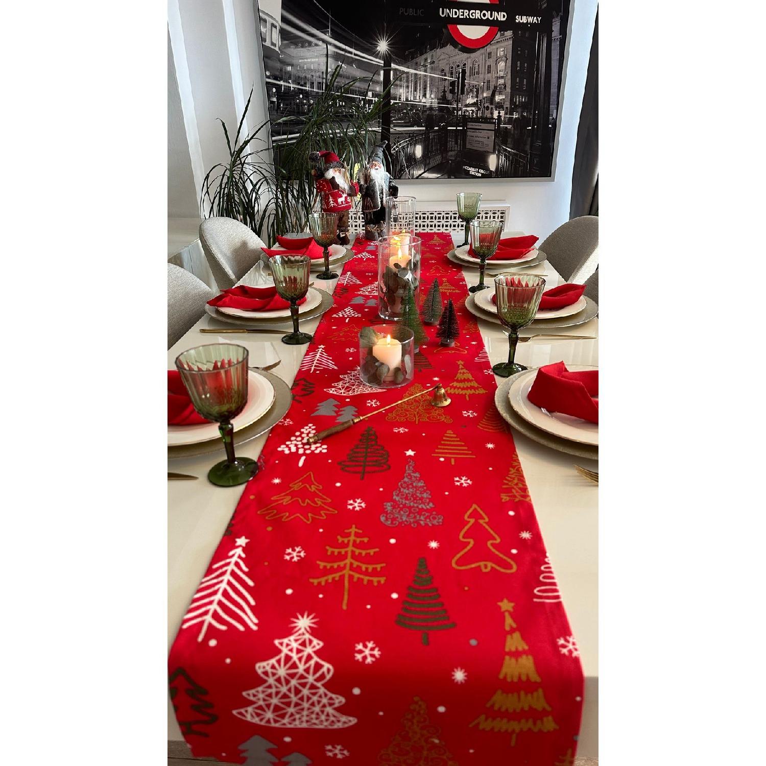 

Новорічний бігун із візерунком червоного дерева на новорічний стіл. Новорічний бігун 40 x 140 зелений