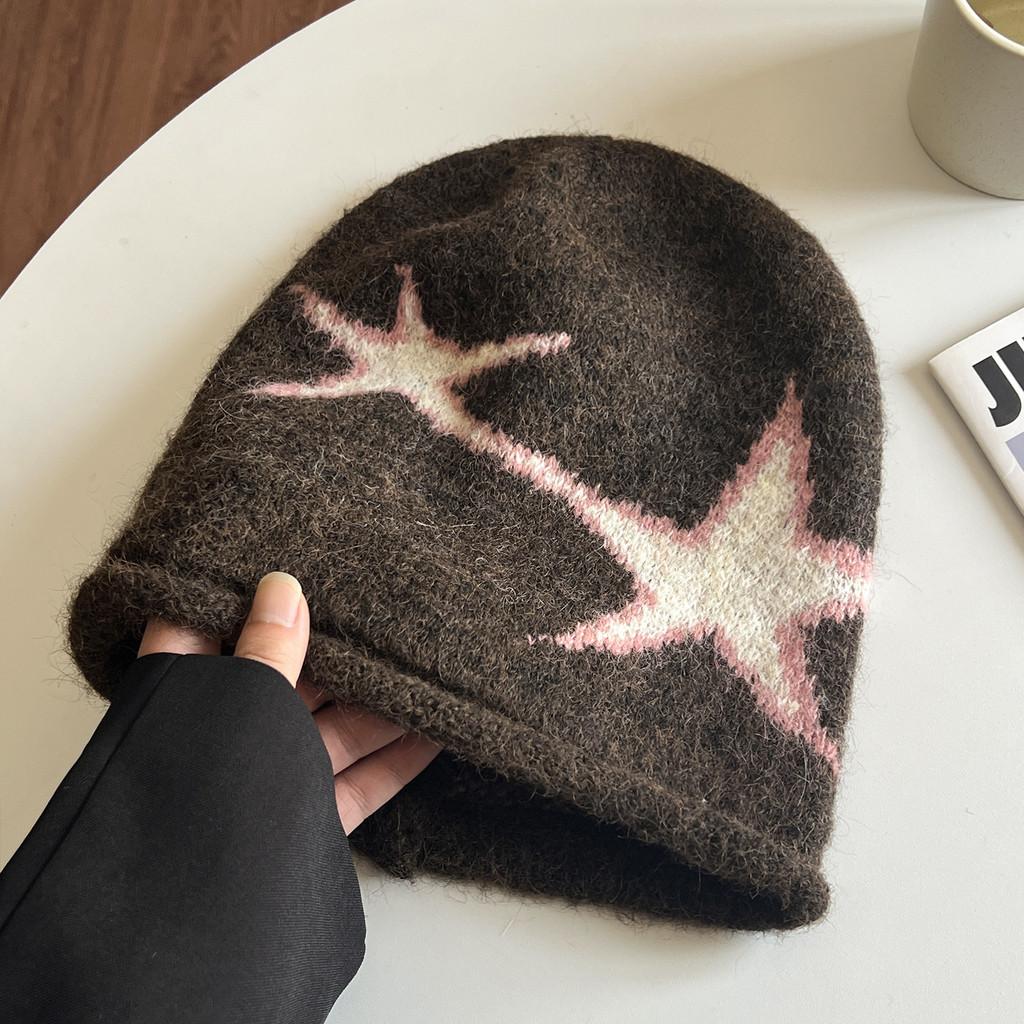 Star Pattern Knit Cuffed Cap With Design For Casual Winter Wear коричневый