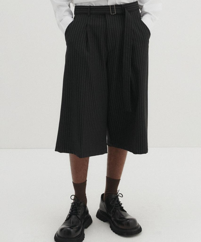 DNSR Belted Stripe Bermuda Slacks Black
