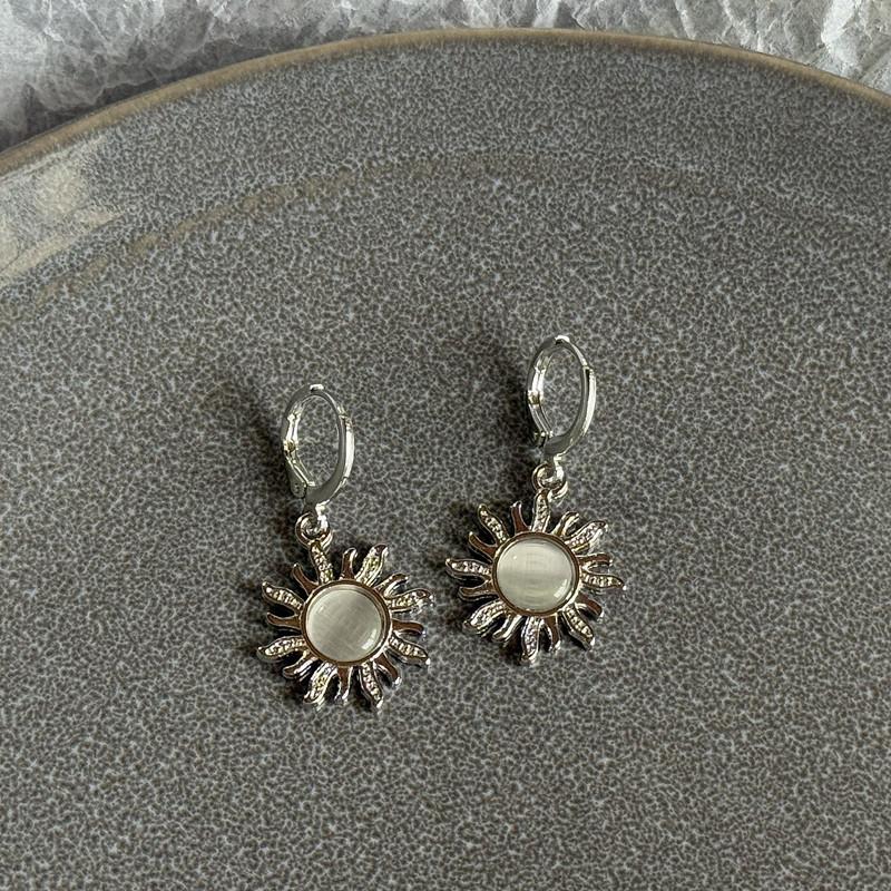 

Y2K Sun Moon Stainless Steel Hoop Earring Trendy Classic Hoop Studs for Women Fashion Jewelry