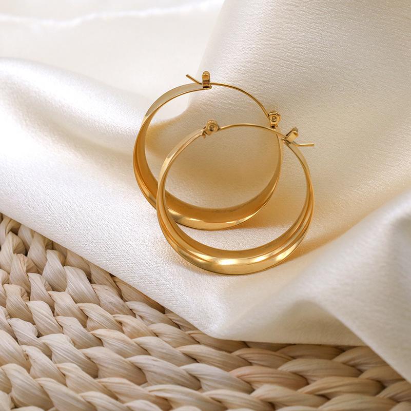 French Fashion Simple Earrings 18K Gold Curved Glossy Simple Fashion Earrings Titanium Steel Earrings Women
