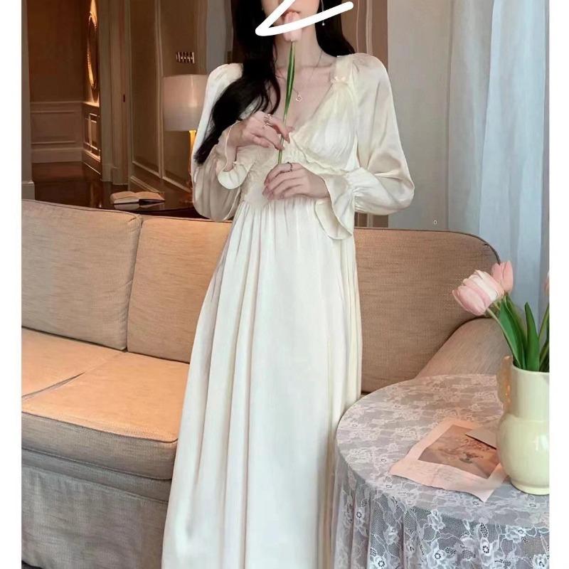 Spring and Summer Sexy Ice and Snow Silk Long Chest Pad Nightdress Women's Thin Sweet Lace Court Style Gentle Niche V-neck