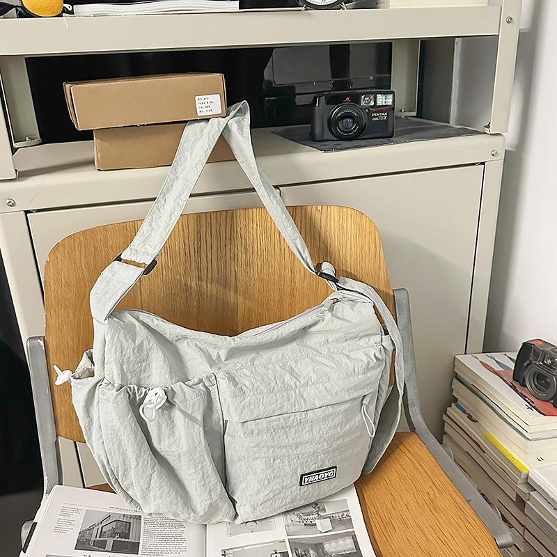 2025 new fanny pack simple and versatile male and female college students high value going out leisure commuting crossbody breast bag