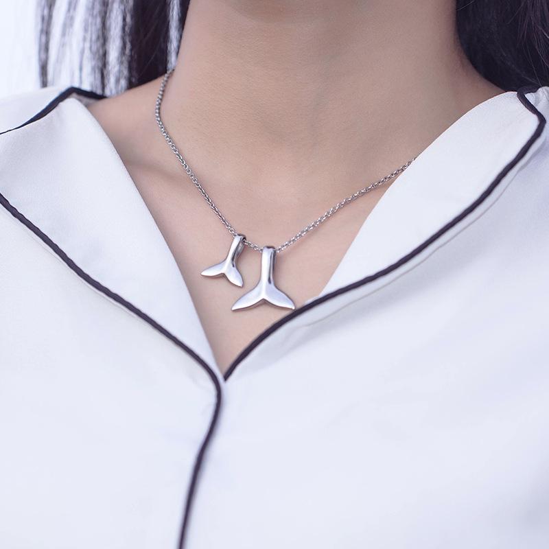 

Versatile Dolphin Tail Double Fish Gold Plated Necklace - Fresh and Fashionable Clavicle Chain