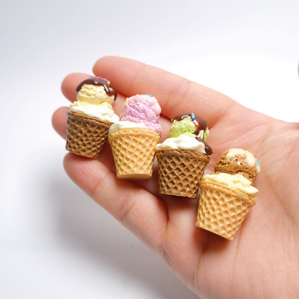 100pcs New Resin 3D Sweet Ice Cream Cone Simulation Food Play Miniature Dessert DIY Keychain Doll House Decoration Accessory