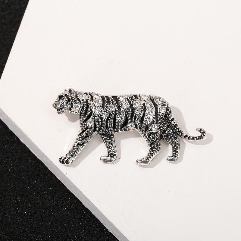 Vintage Tiger Brooch: Gold & Silver Rhinestone Animal Pin for Women's Fashion Accessories