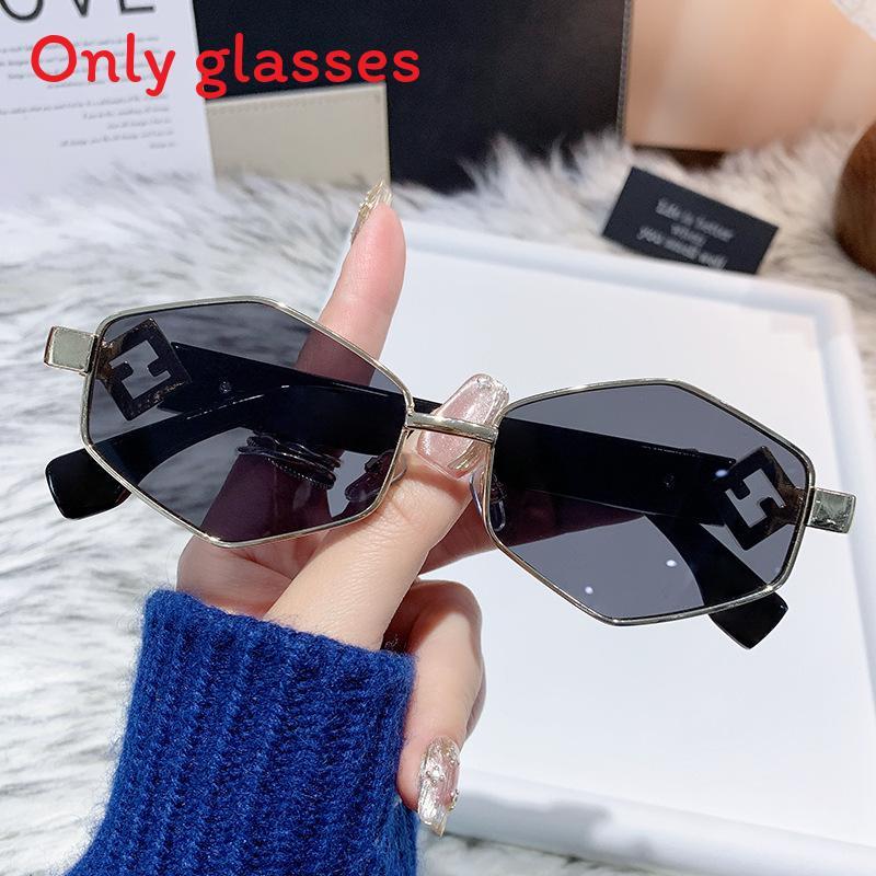 

Steel Diamond Frame Sunglasses With Polycarbonate Lenses For Travel And Sun Protection Gray