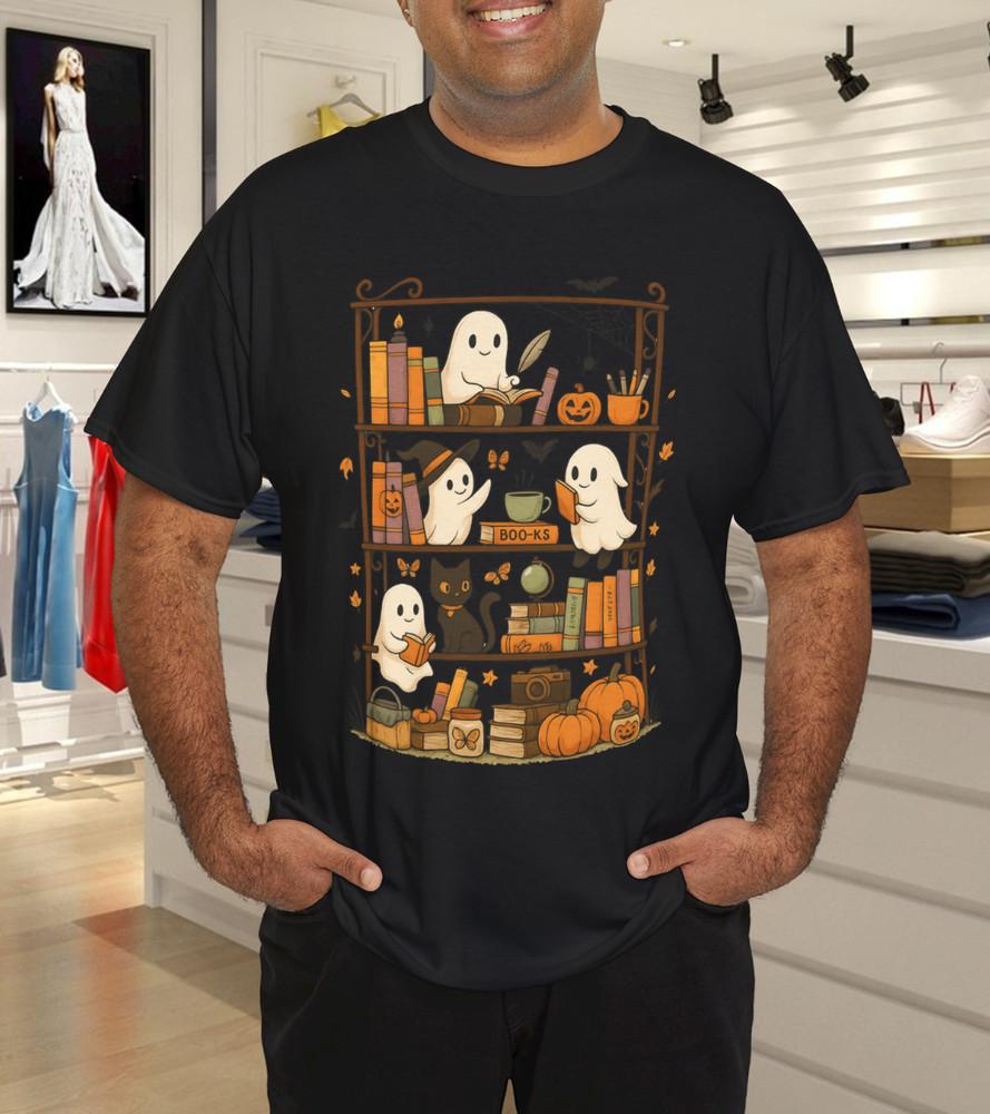Retro Halloween Bookshelf Ghost And Cat Bookshelf Book Lover T-Shirt