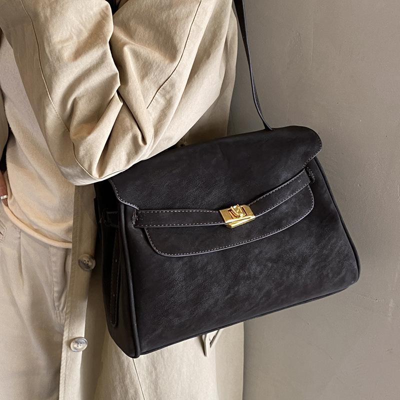 Autumn and winter new large-capacity suede shoulder bag 2025 versatile Internet celebrity explosion foreign style women's fashion tide oblique span ba