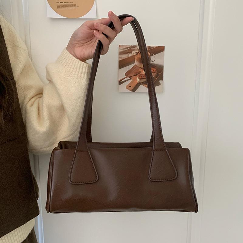 

Coffee Tone Retro Korean Shoulder Bag for Women - Versatile Autumn/Winter Handbag for Casual and Commuting Use