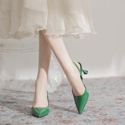 8362-B2 Francuskie eleganckie intelektualne miękkie lakierowane skórzane buty modowe na cienkim obcasie szpiczasty nosek torebka z tyłu pusta z boku puste sandały