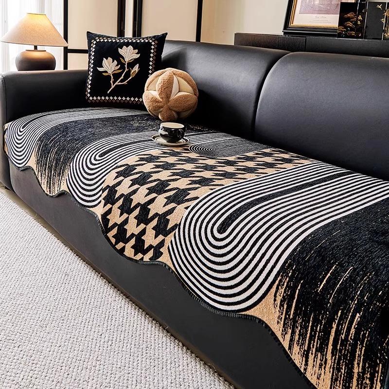 

Универсальная подушка для дивана особой формы для всех сезонов 2025 новая высококачественная двубортная кожаная накидка на диван тканевое полотенце подушка от царапин кошек 90*90cm