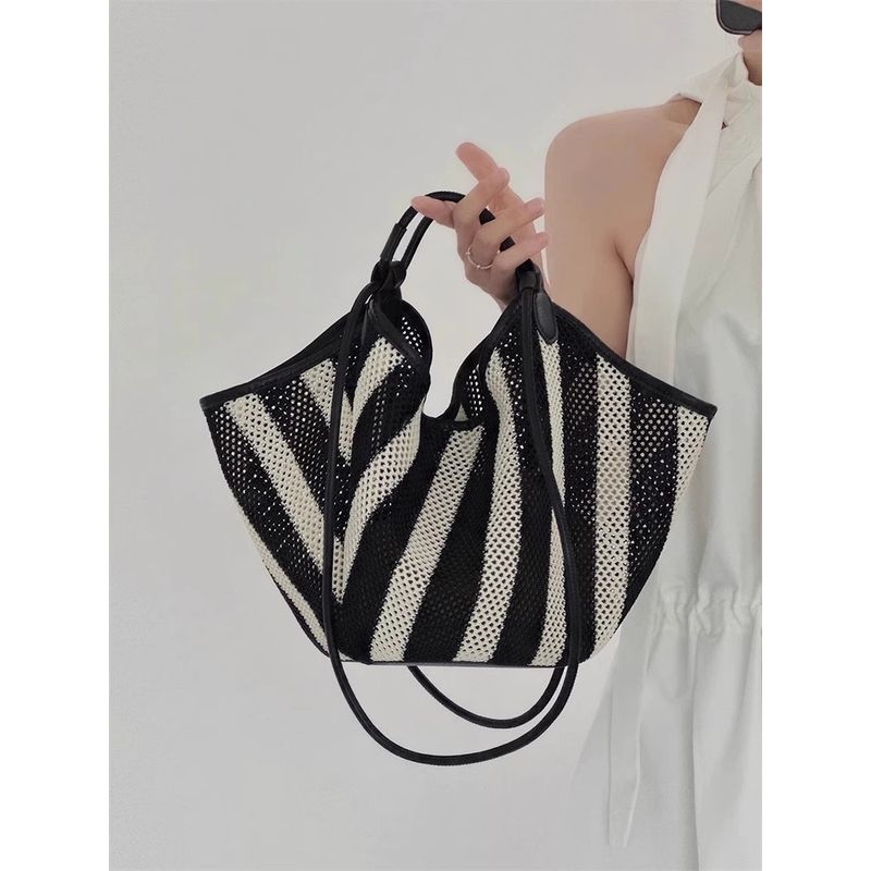 

Niche Style Cut Out Woven Bag 2025 New Arrival Large Capacity Totes Women s Hand-Carrying Shoulder Bag Work Clothing Underarm Bag Black