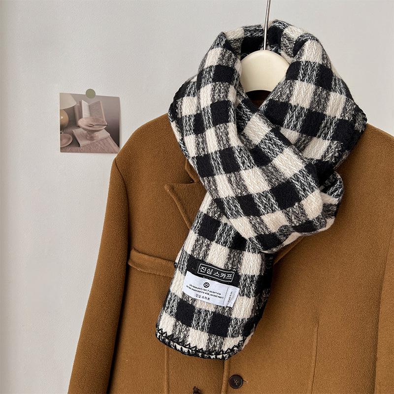 Women's Green Plaid Scarf: Trendy, Versatile, and Warm for 2024 Autumn/Winter