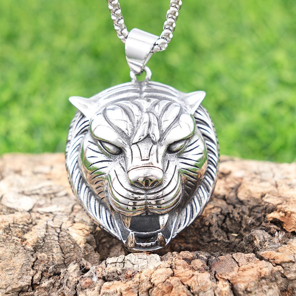 Animal shape three-dimensional tiger shape titanium steel pendant, personalized natural wind niche high-end necklace pendant