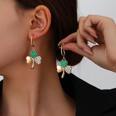 New Fashion Clover Earrings Women's Diamond Temperament Small Fresh Gift Stud Earrings