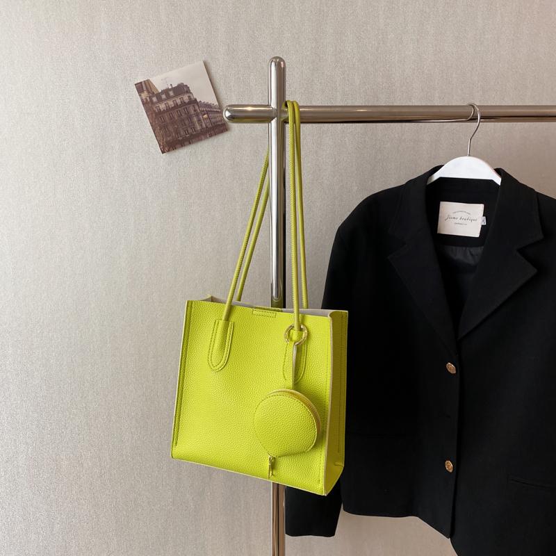 

Новые женские однотонные сумки на одно плечо, популярная повседневная сумка с текстурированной ручкой, универсальная простая женская сумка-тоут (20cm<Max Length<30cm)