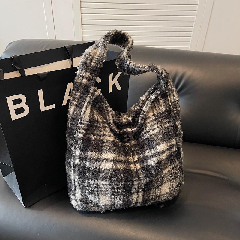 New Trendy Autumn and Winter Korean Solid Color Hairy Large Capacity Tote Bag