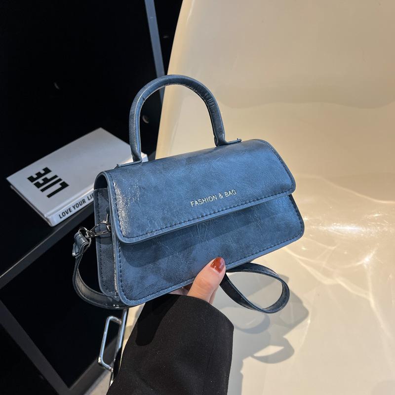 Retro Small Bag Women's 2025 New Fashion Casual Shoulder Messenger Bag with Simple Texture Women's Portable Small Square Bag