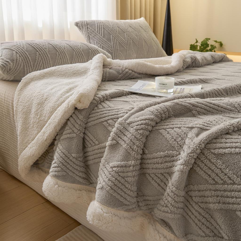 Thickened Warm Coral Fleece Blanket Soft Cozy Striped Pattern Throw Blankets for Sofa Bed Autumn Winter Plush Duvets Blankets