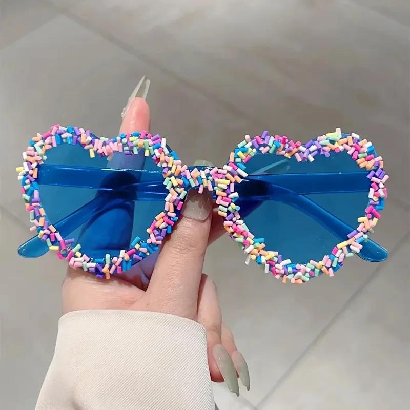 Popular y2k Vintage Love Heart Sunglasses Women For Men Luxury Brand Design Sun Glasses Punk Cake Candy Pink Cute Party Eyewear