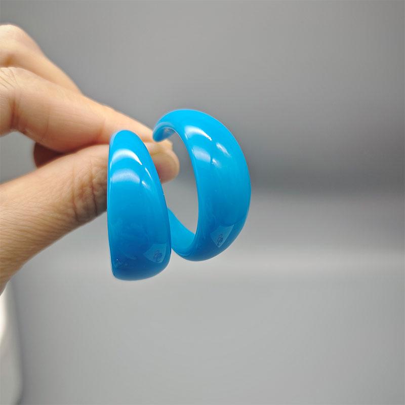 Hong Kong Retro Candy Color Acrylic C-Shaped Earrings: Women's Fashionable, Simple, High-End Studs