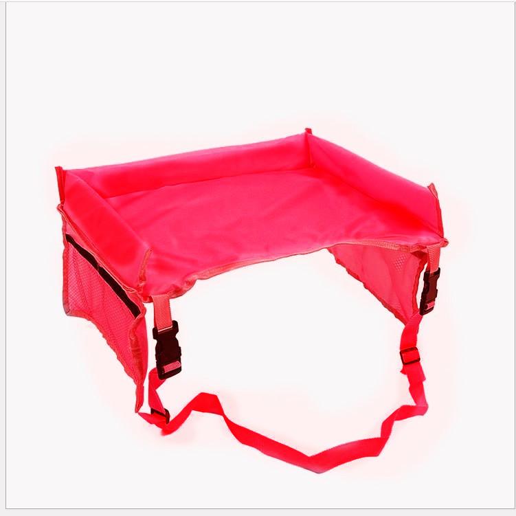 Dětský cestovní stoleček na zadní sedadlo auta a kočárek s úložným prostorem na hračky