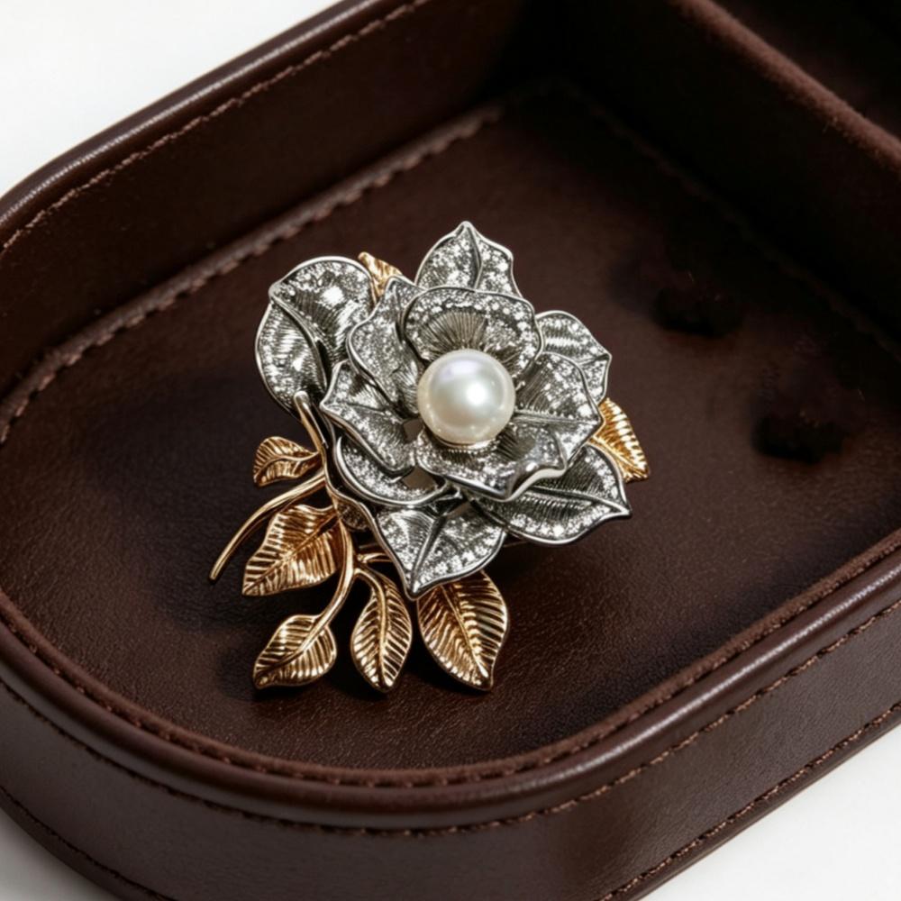 

Two tone roses paired with natural freshwater real pearl brooch, the pearls emit a natural luster and high-end atmosphere.