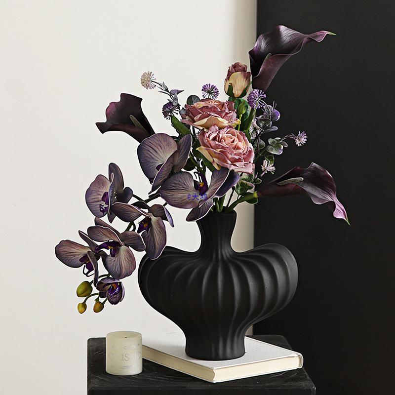 Luxuriöser künstlicher Blumenstrauß zur Dekoration von Wohn- oder Esszimmer