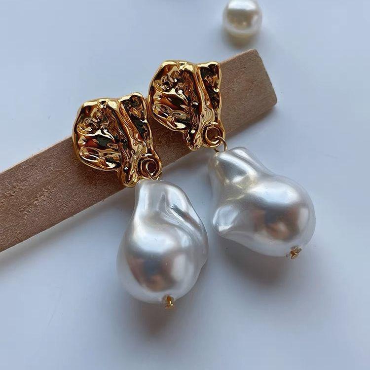 Boucles d'oreilles irrégulières en perles d'imitation brillantes - Style unique de Hong Kong, mode européenne et américaine